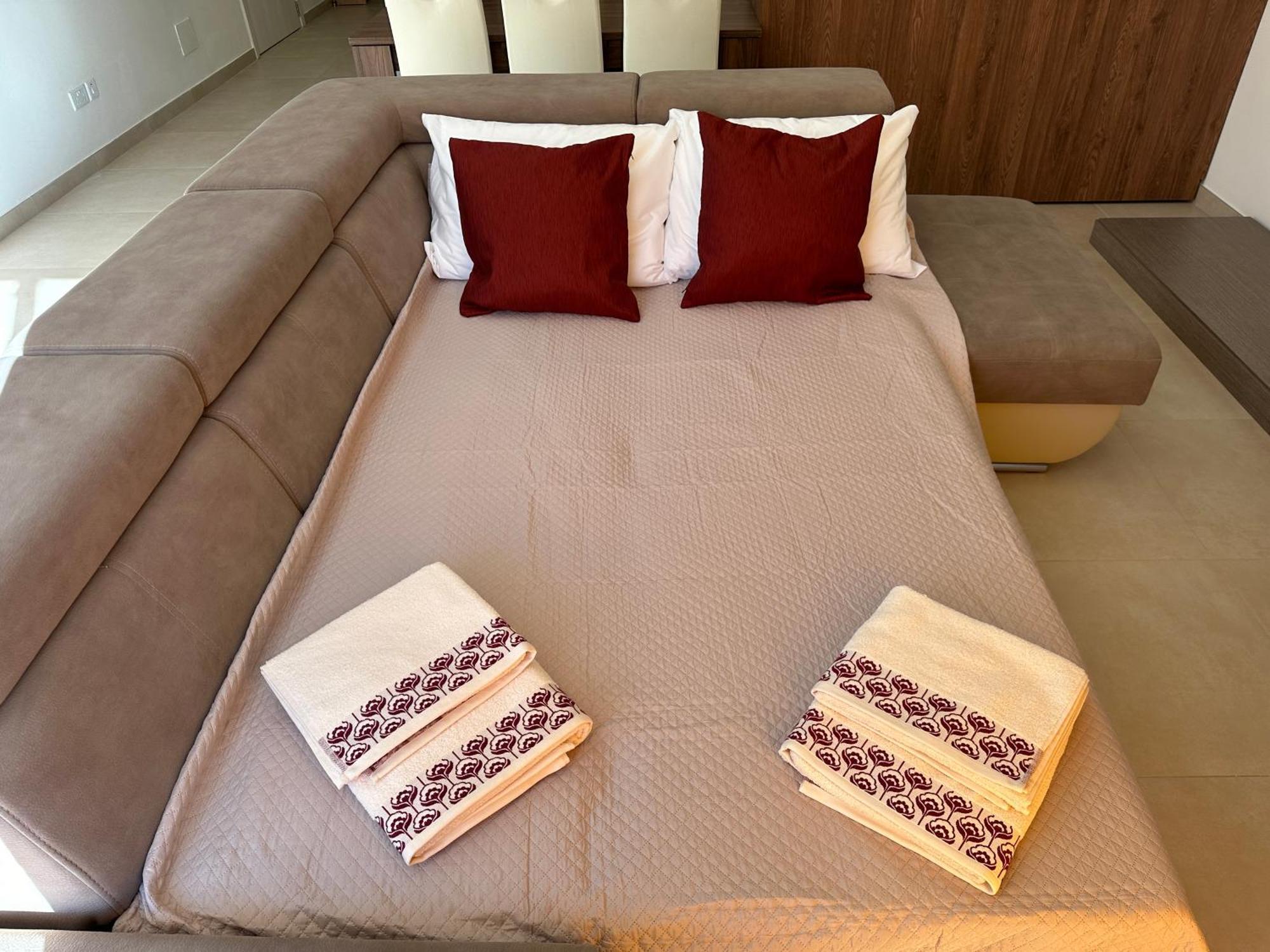 New, Airy And Spacious Apartment In Mellieħa Esterno foto